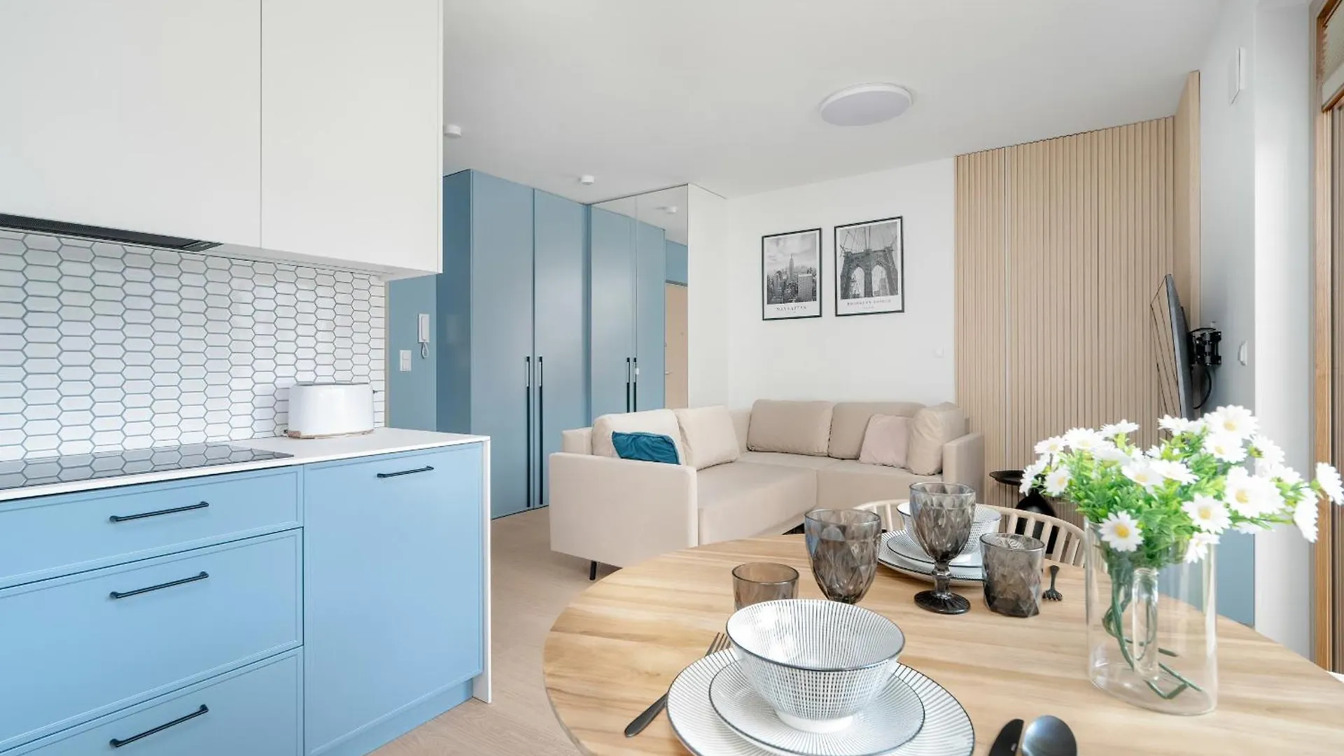 Apartment Pastel Blue Studio Grunwald With Garden & Parking Poznan By Noclegi Renters